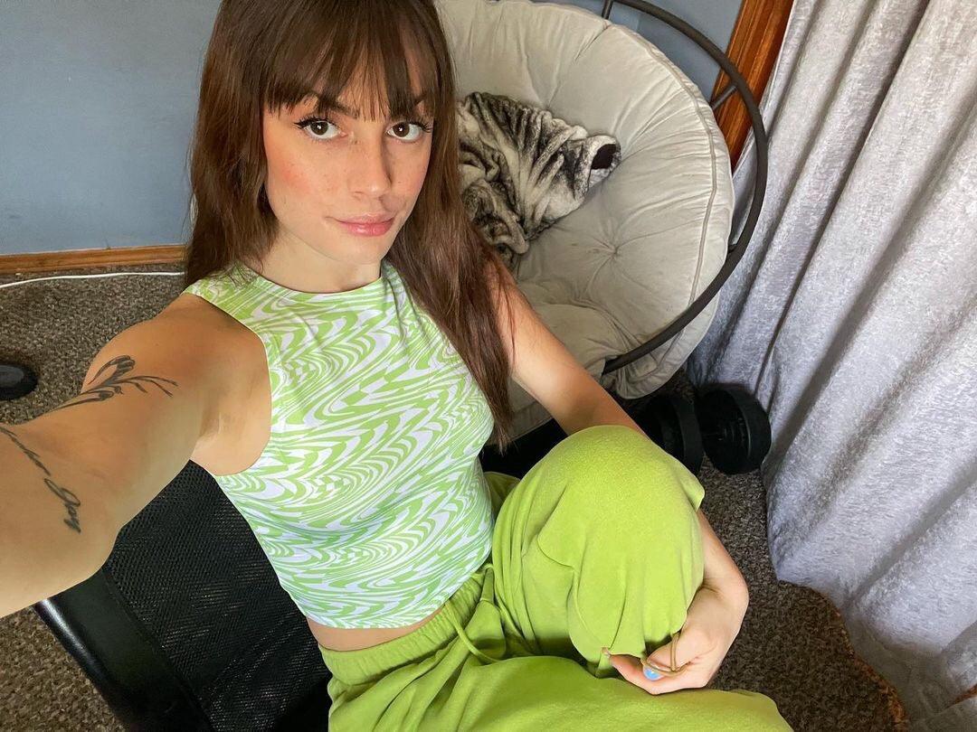 How to put together sexy and casual