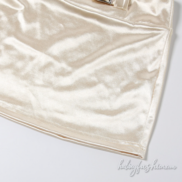 Metallic buckle solid mini skirt