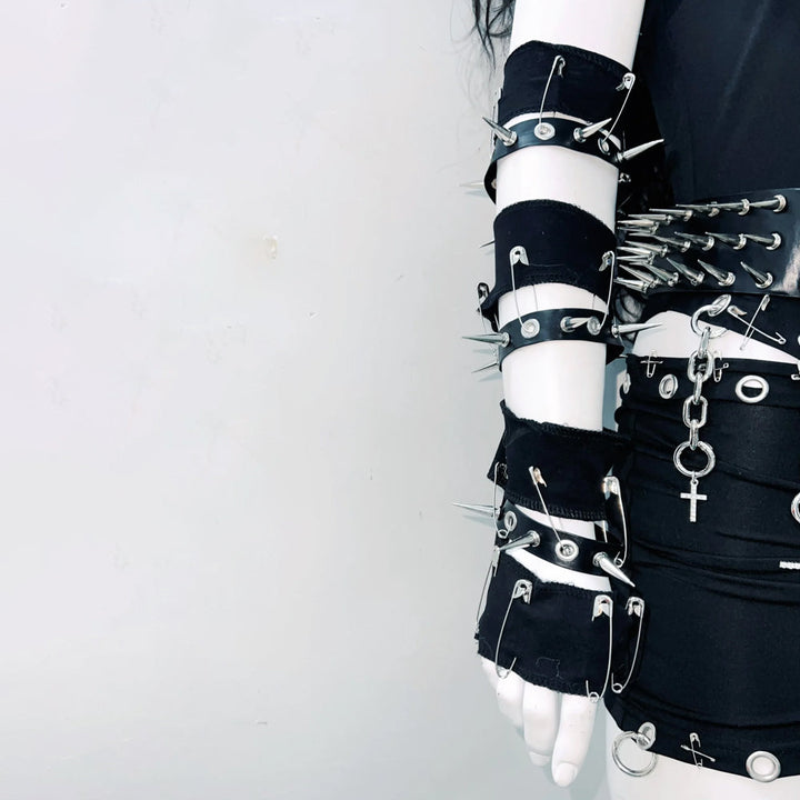 Hollow out o ring metal chain irregular mini skirt set