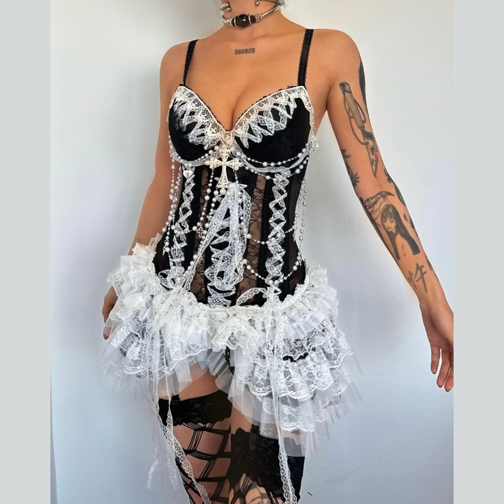 Sweetheart neck beaded lace hem ruffle cami top  | Festival Outfits Women
