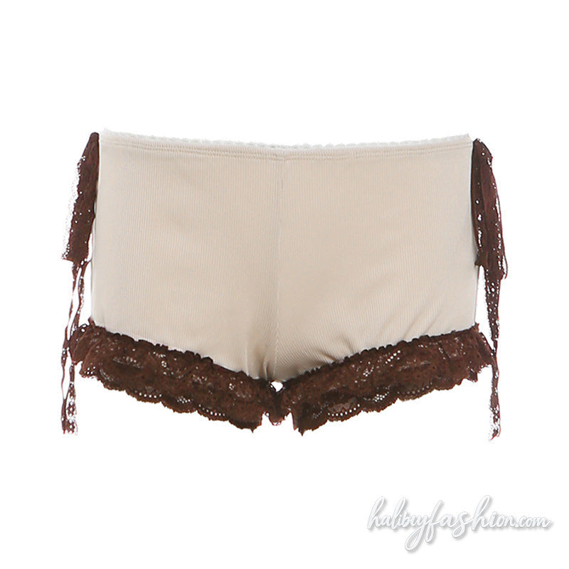 Lace hem ribbed medium rise short pant