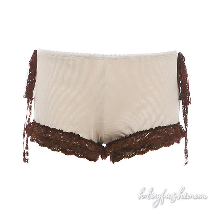 Lace hem ribbed medium rise short pant