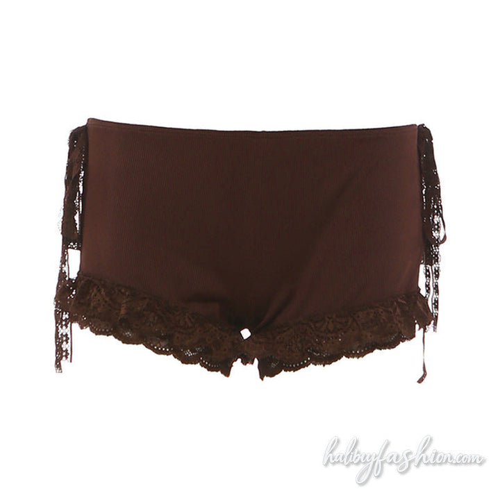 Lace hem ribbed medium rise short pant