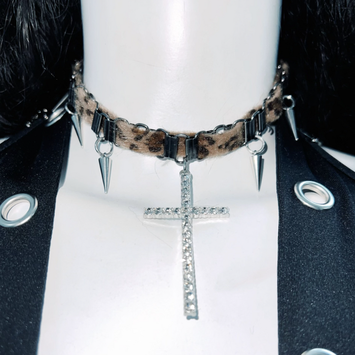 Hollow out o ring metal chain irregular mini skirt set