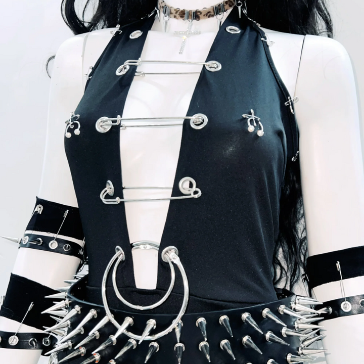 Hollow out o ring metal chain irregular mini skirt set