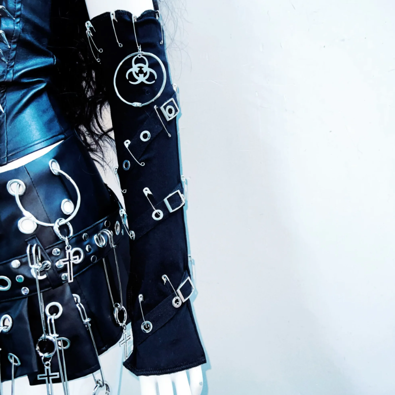 Turnover collar zip-up o ring rivet applique halter top