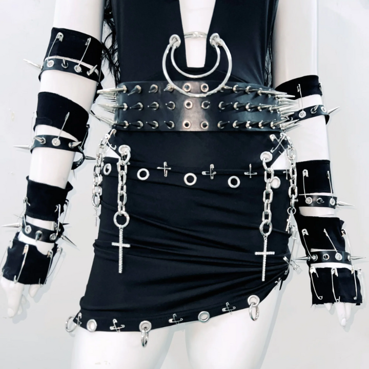 Hollow out o ring metal chain irregular mini skirt set