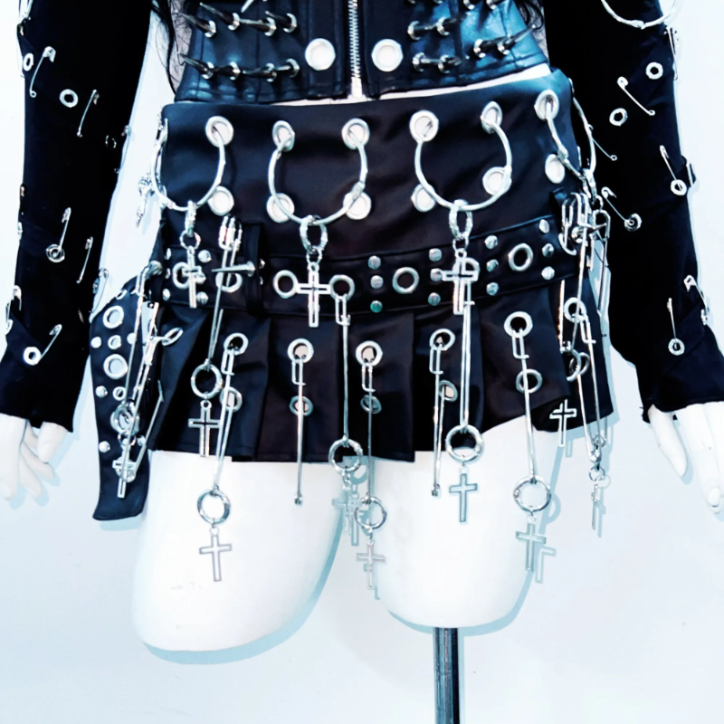 Turnover collar zip-up o ring rivet applique halter top