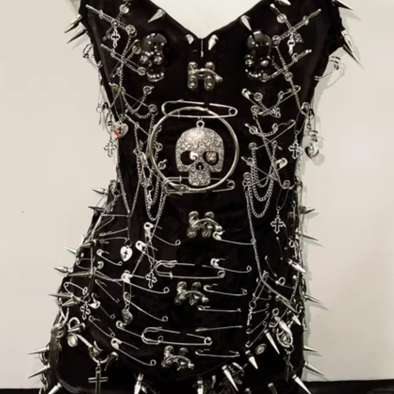 V neck skull applique rivet metal chain top  | Festival Outfits Women