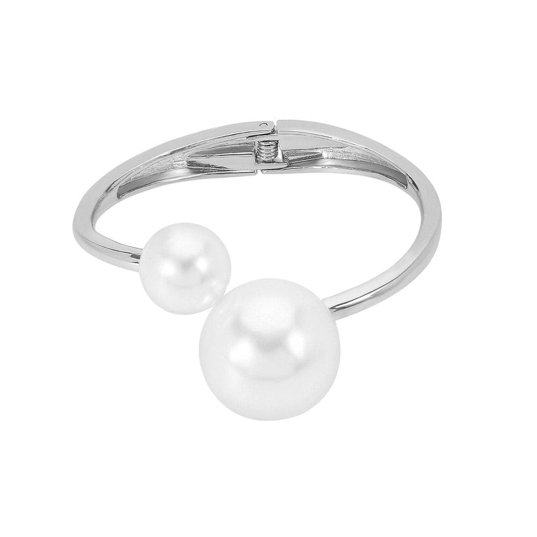 Faux pearl contrast bracelet  | Festival Outfits Women