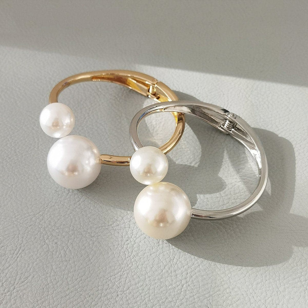 Faux pearl contrast bracelet  | Festival Outfits Women
