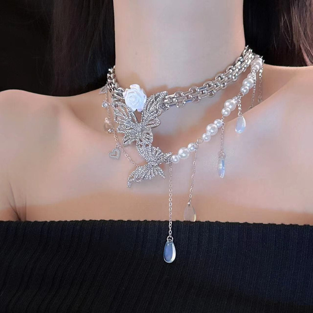 Abun wuya mai laushi na lu'u-lu'u na malam buɗe ido | Kayan Biki na Mata