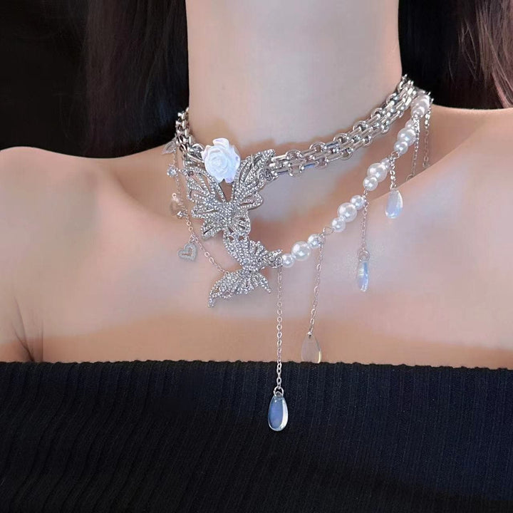 Abun wuya mai laushi na lu'u-lu'u na malam buɗe ido | Kayan Biki na Mata