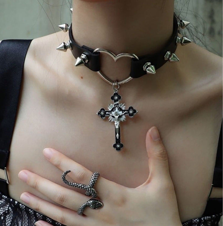 Cross pendant heart ring rivet choker necklace  | Festival Outfits Women