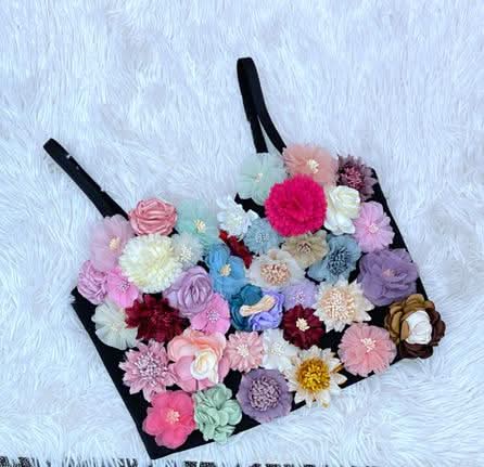 Flower applique v neck button contrast cami top  | Festival Outfits Women