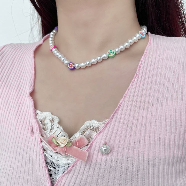 Abin wuya na lu'u-lu'u na karya na fure mai lu'u-lu'u