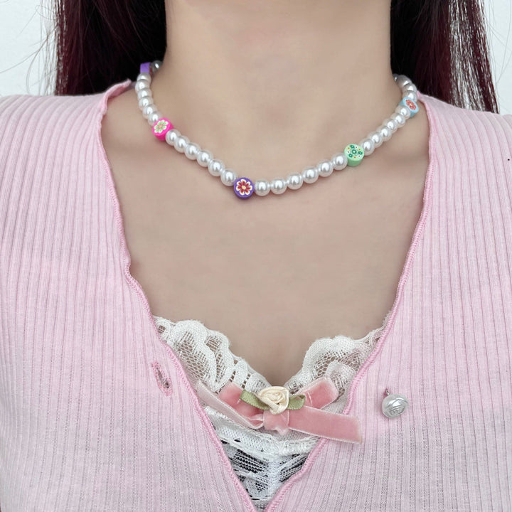 Abin wuya na lu'u-lu'u na karya na fure mai lu'u-lu'u