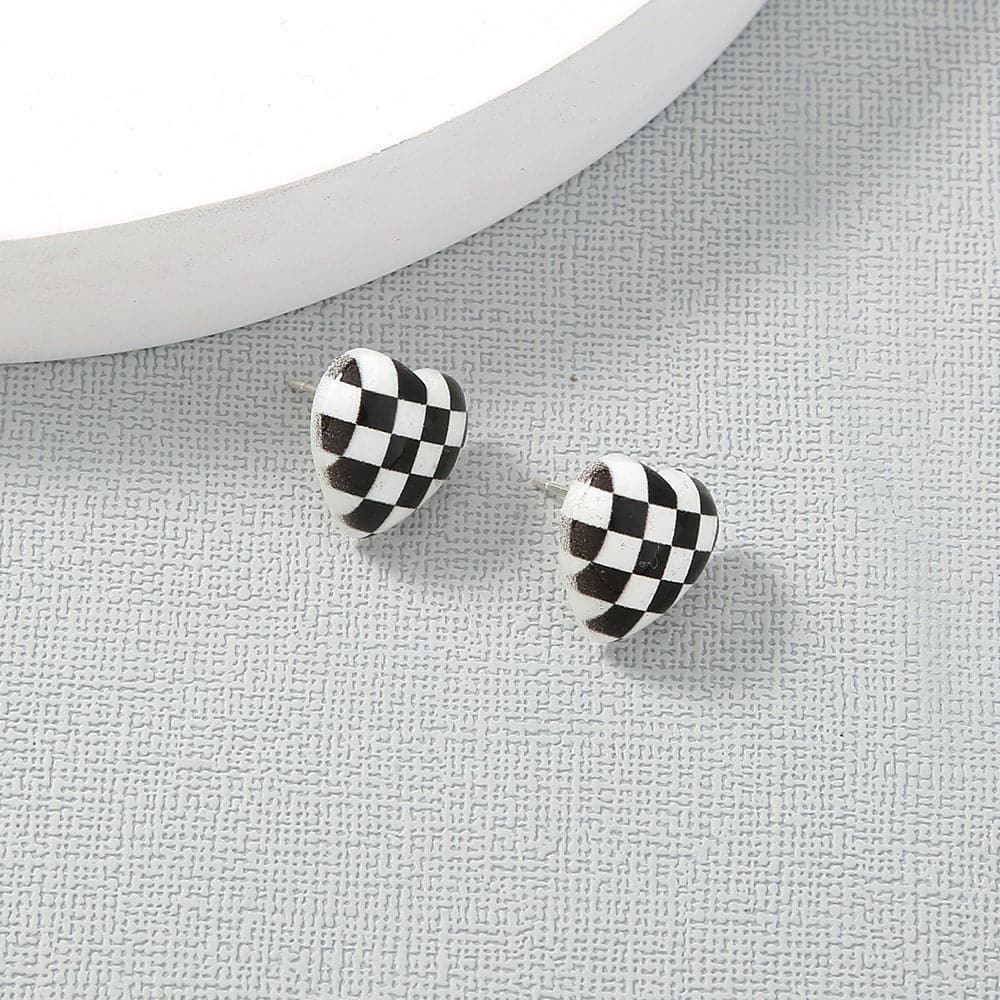 Heart plaid stud earrings