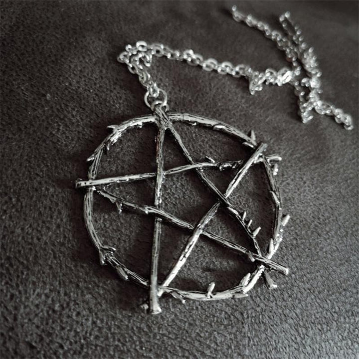 Star pendant chain necklace