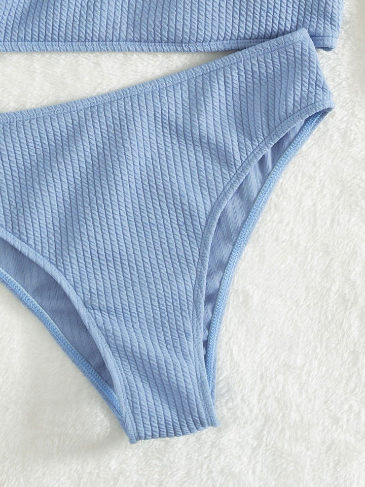 Rigunan ninkaya na bikini mai kauri ba tare da hannu mai kauri ba.