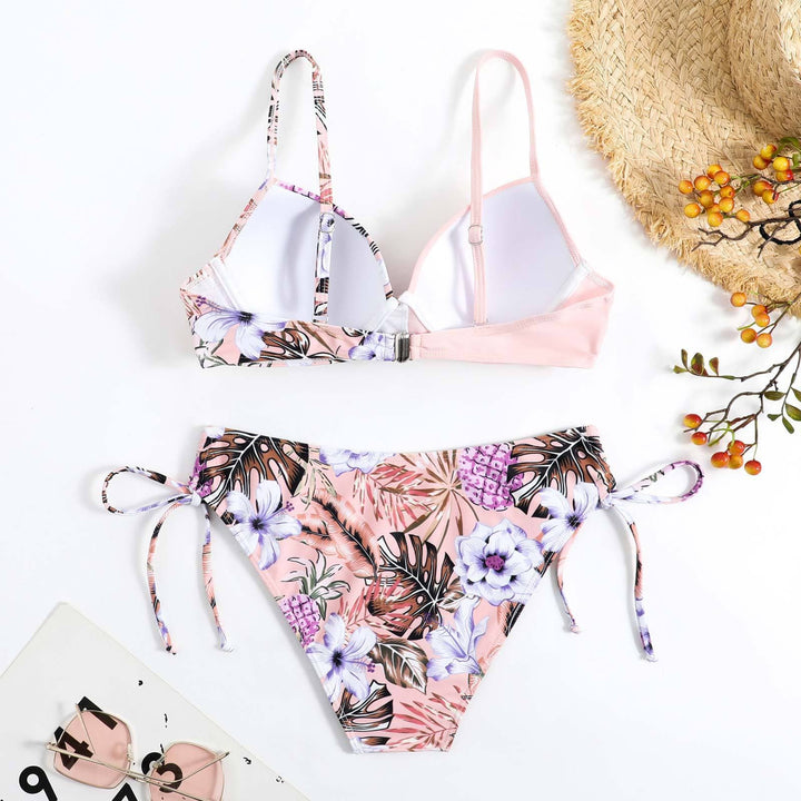 Kayan wanka na bikini mai ɗaure da kai, an yi masa fenti mai kama da fure, an yi masa ado da lace ...