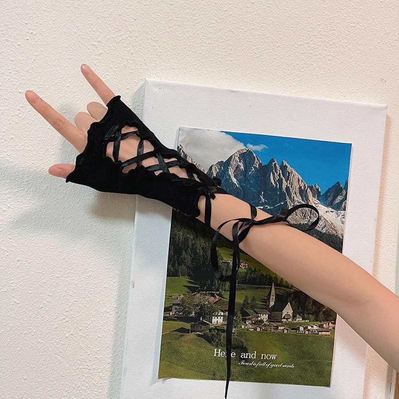 Ruffle lace up solid gloves