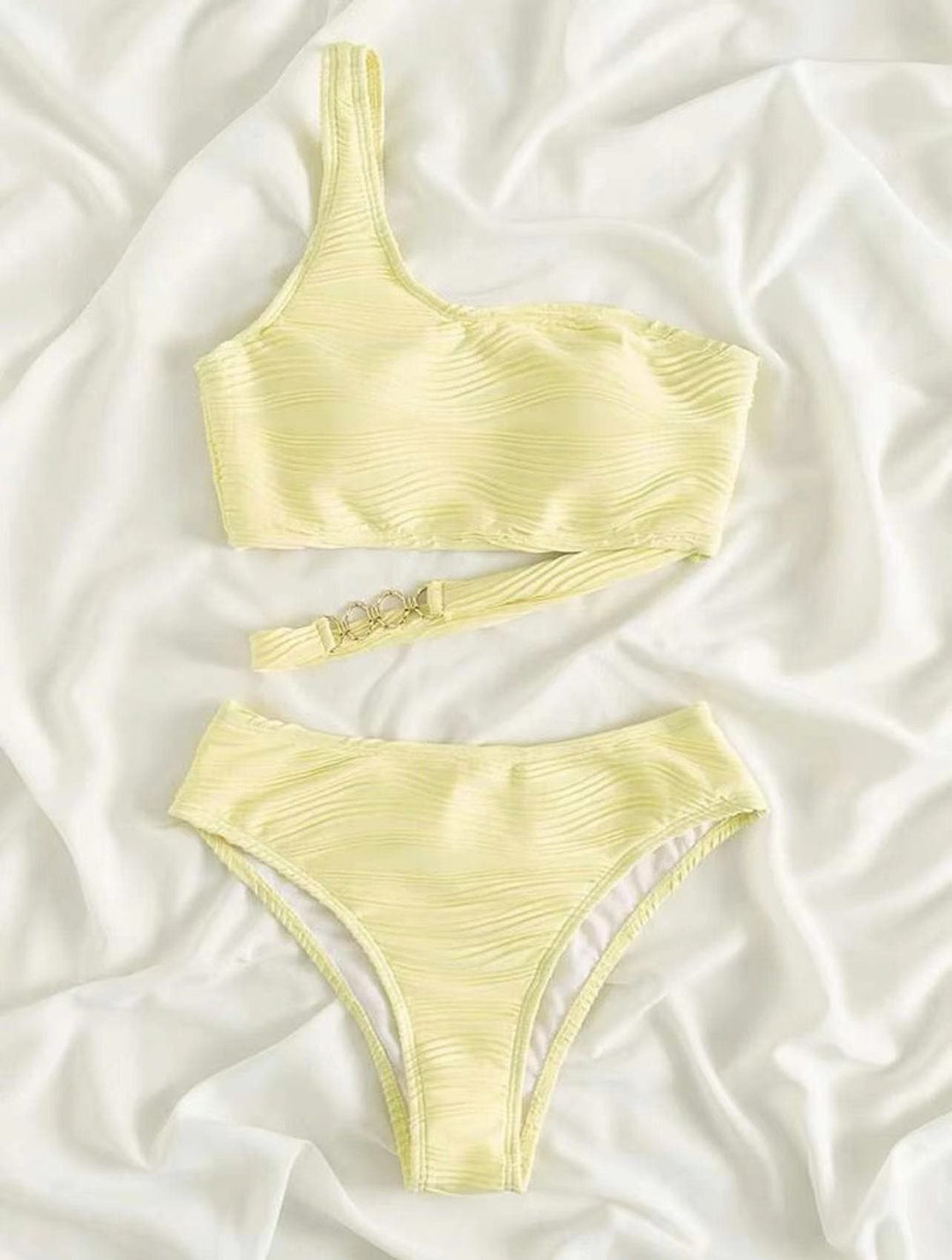 Kayan ninkaya na bikini na ƙafa ɗaya mai ƙarfi wanda ba shi da tsari a kafaɗa ɗaya