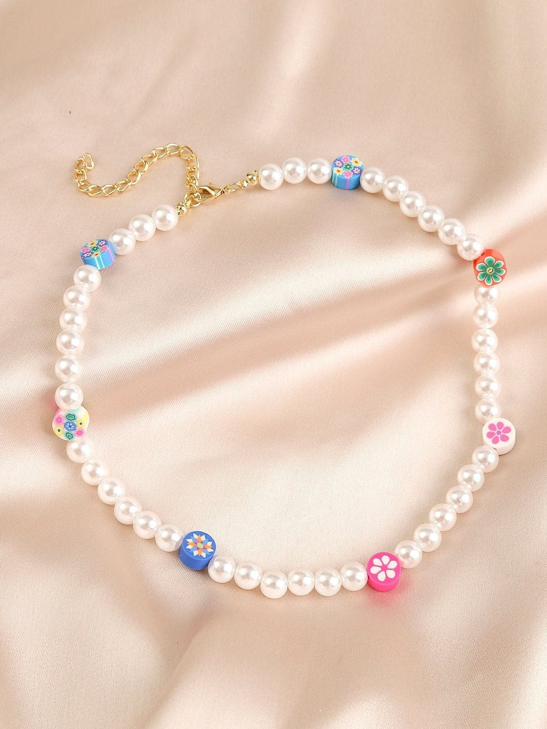 Abin wuya na lu'u-lu'u na karya na fure mai lu'u-lu'u